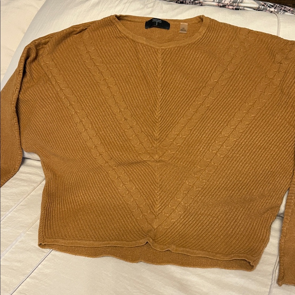 Gorgeous Tahari women’s sweater
